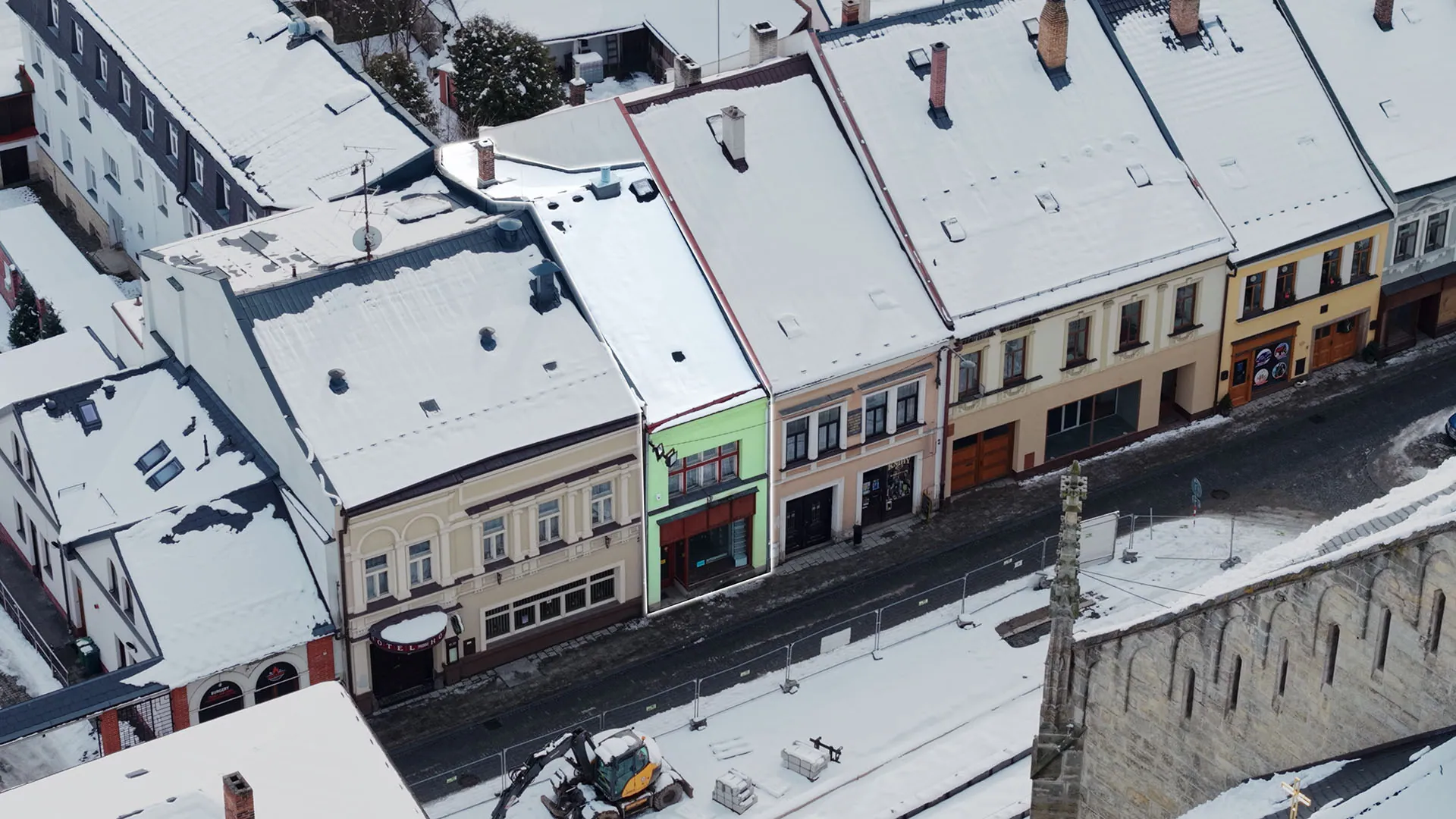 Komerční objekt s obchodními prostory v Poličce